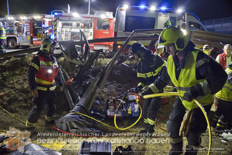 20240908_Kleinbus verunfallt auf der A2 bei Traiskirchen - acht Verletzte und ein Todesopfer Foto: Stefan Schneider BFKDO BADEN