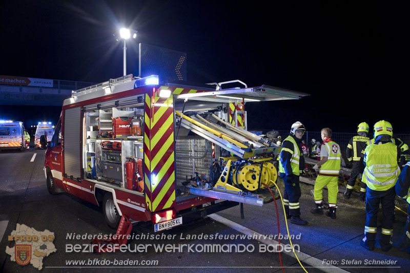 20240908_Kleinbus verunfallt auf der A2 bei Traiskirchen - acht Verletzte und ein Todesopfer Foto: Stefan Schneider BFKDO BADEN