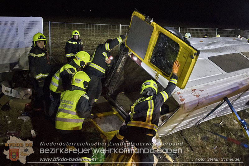 20240908_Kleinbus verunfallt auf der A2 bei Traiskirchen - acht Verletzte und ein Todesopfer Foto: Stefan Schneider BFKDO BADEN