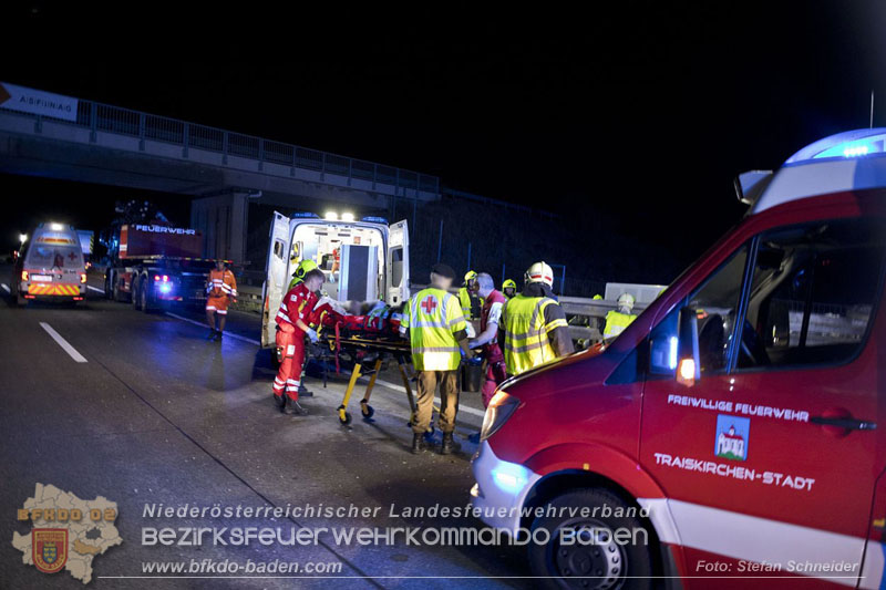 20240908_Kleinbus verunfallt auf der A2 bei Traiskirchen - acht Verletzte und ein Todesopfer Foto: Stefan Schneider BFKDO BADEN