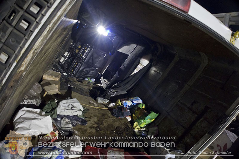 20240908_Kleinbus verunfallt auf der A2 bei Traiskirchen - acht Verletzte und ein Todesopfer Foto: Stefan Schneider BFKDO BADEN