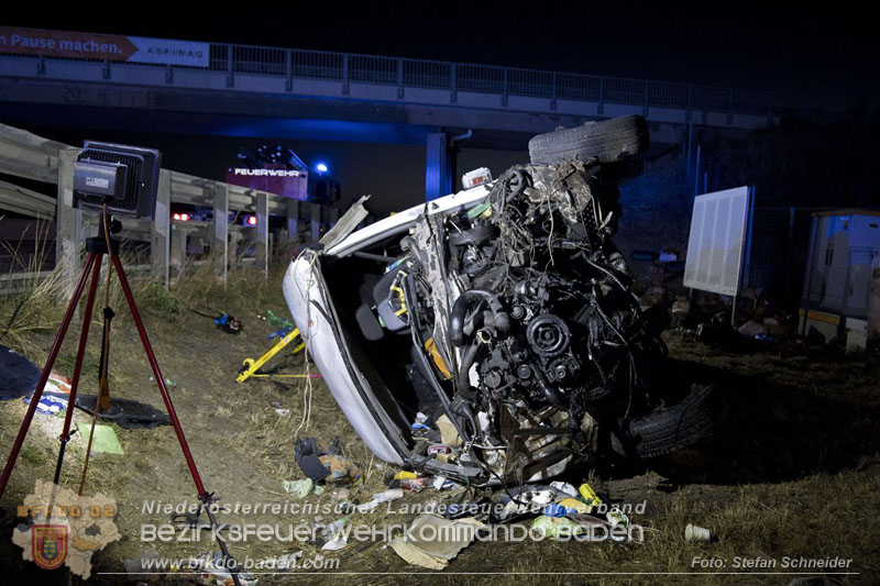 20240908_Kleinbus verunfallt auf der A2 bei Traiskirchen - acht Verletzte und ein Todesopfer Foto: Stefan Schneider BFKDO BADEN