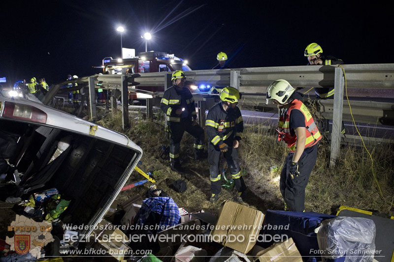 20240908_Kleinbus verunfallt auf der A2 bei Traiskirchen - acht Verletzte und ein Todesopfer Foto: Stefan Schneider BFKDO BADEN