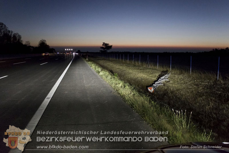 20240908_Kleinbus verunfallt auf der A2 bei Traiskirchen - acht Verletzte und ein Todesopfer Foto: Stefan Schneider BFKDO BADEN