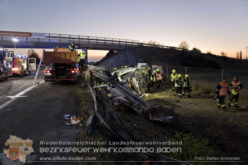 20240908_Kleinbus verunfallt auf der A2 bei Traiskirchen - acht Verletzte und ein Todesopfer Foto: Stefan Schneider BFKDO BADEN