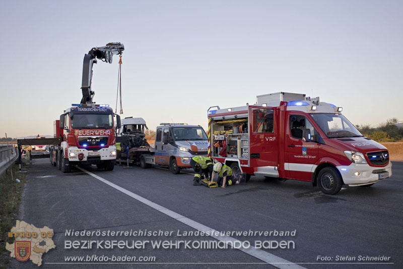 20240908_Kleinbus verunfallt auf der A2 bei Traiskirchen - acht Verletzte und ein Todesopfer Foto: Stefan Schneider BFKDO BADEN