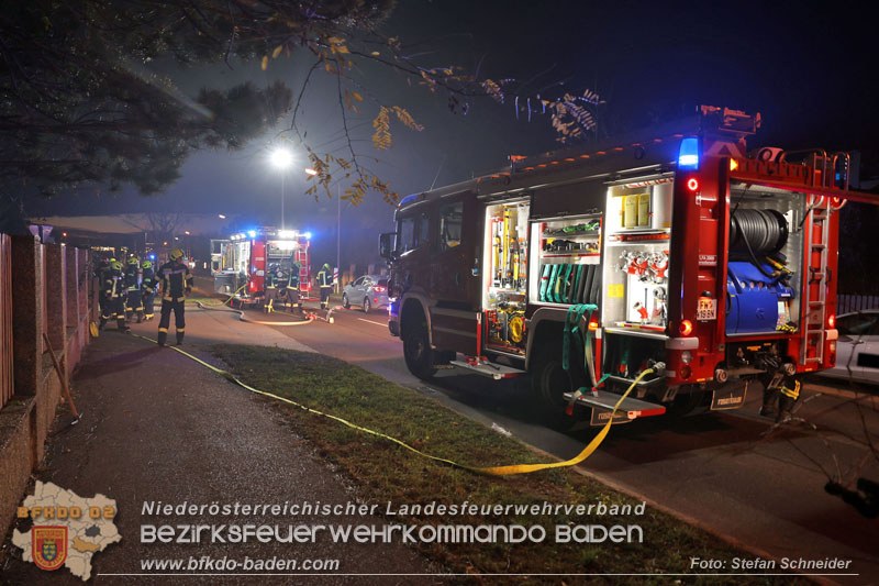 20241124_Wohnhausbrand in Oberwaltersdorf - Schwieriger Zugang   Foto: Stefan Schneider BFKDO BADEN