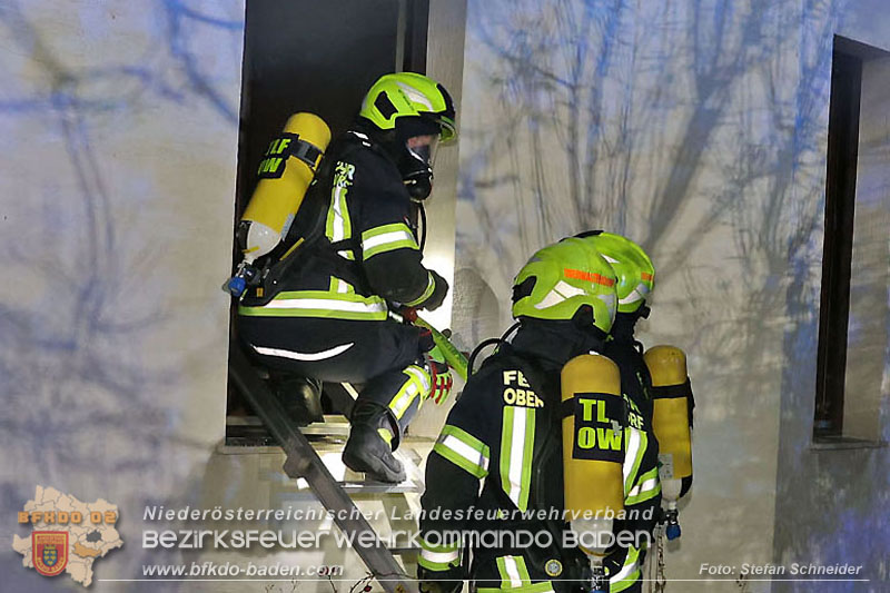 20241124_Wohnhausbrand in Oberwaltersdorf - Schwieriger Zugang Foto: Stefan Schneider BFKDO BADEN