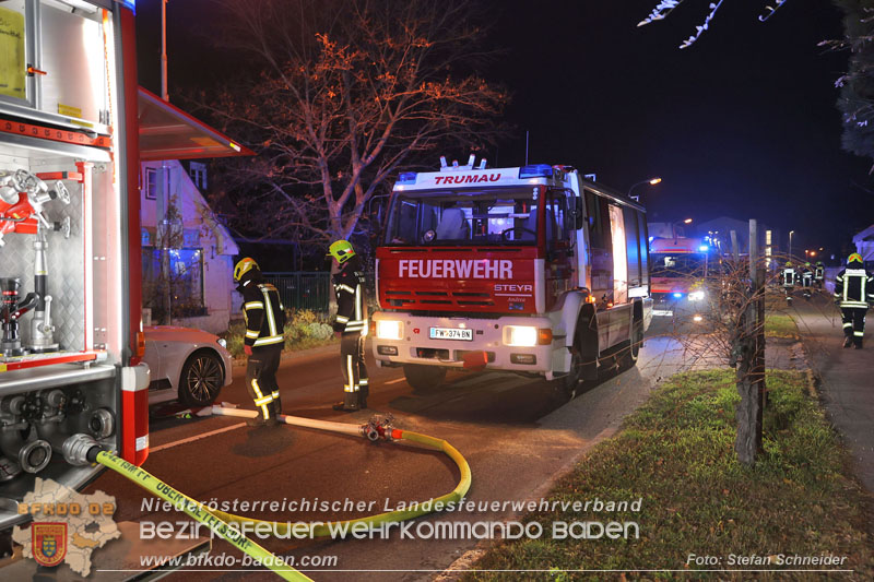 20241124_Wohnhausbrand in Oberwaltersdorf - Schwieriger Zugang Foto: Stefan Schneider BFKDO BADEN