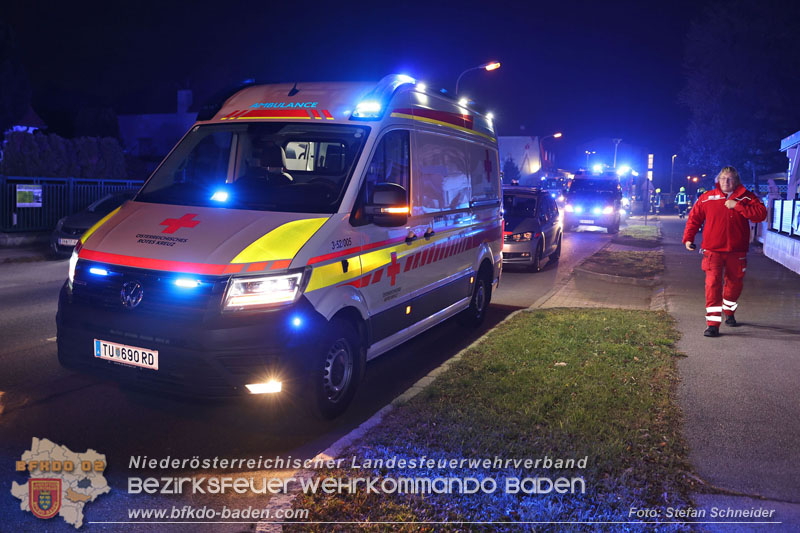 20241124_Wohnhausbrand in Oberwaltersdorf - Schwieriger Zugang   Foto: Stefan Schneider BFKDO BADEN