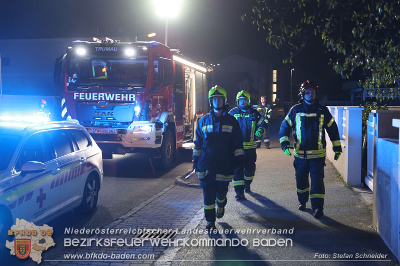 20241124_Wohnhausbrand in Oberwaltersdorf - Schwieriger Zugang   Foto: Stefan Schneider BFKDO BADEN