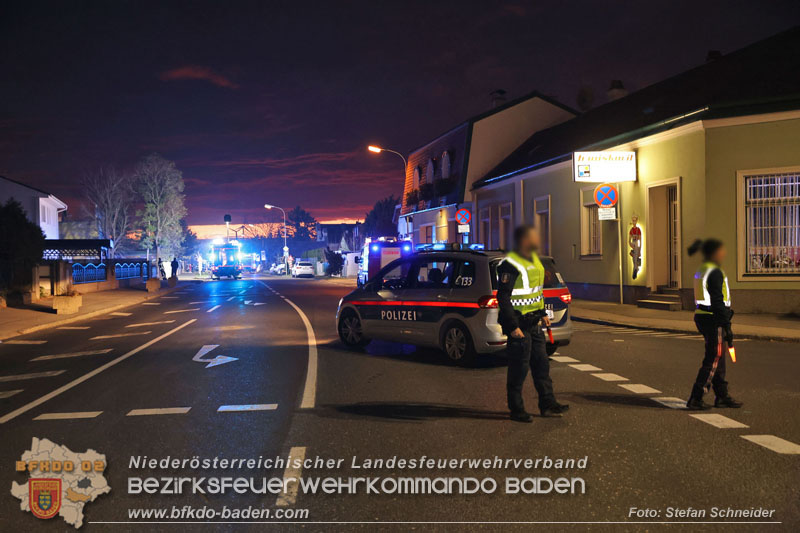 20241124_Wohnhausbrand in Oberwaltersdorf - Schwieriger Zugang   Foto: Stefan Schneider BFKDO BADEN