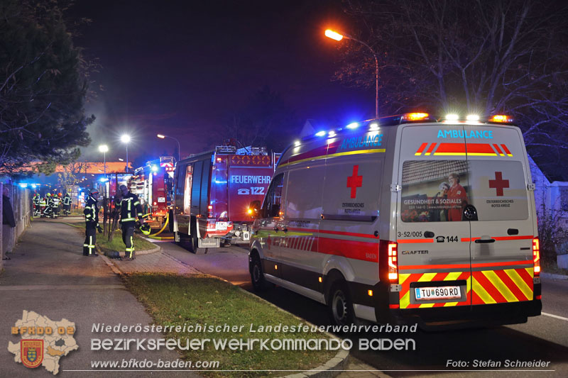 20241124_Wohnhausbrand in Oberwaltersdorf - Schwieriger Zugang   Foto: Stefan Schneider BFKDO BADEN