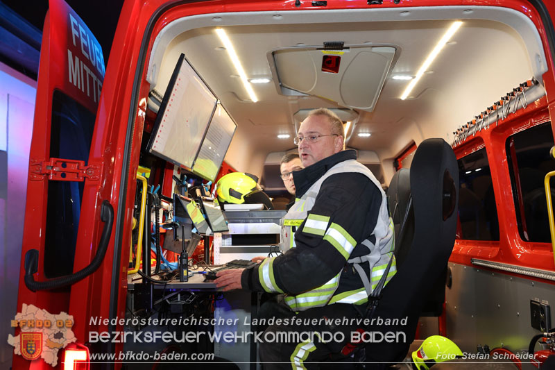 20241124_Wohnhausbrand in Oberwaltersdorf - Schwieriger Zugang   Foto: Stefan Schneider BFKDO BADEN