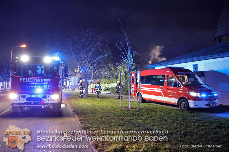 20241124_Wohnhausbrand in Oberwaltersdorf - Schwieriger Zugang   Foto: Stefan Schneider BFKDO BADEN