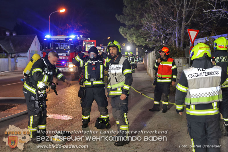 20241124_Wohnhausbrand in Oberwaltersdorf - Schwieriger Zugang   Foto: Stefan Schneider BFKDO BADEN