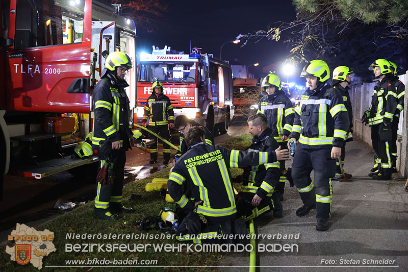 20241124_Wohnhausbrand in Oberwaltersdorf - Schwieriger Zugang   Foto: Stefan Schneider BFKDO BADEN