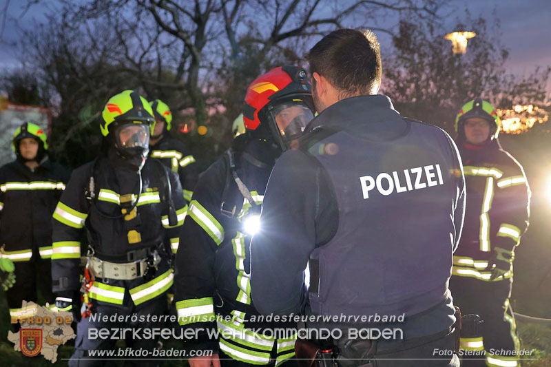 20241124_Wohnhausbrand in Oberwaltersdorf - Schwieriger Zugang   Foto: Stefan Schneider BFKDO BADEN