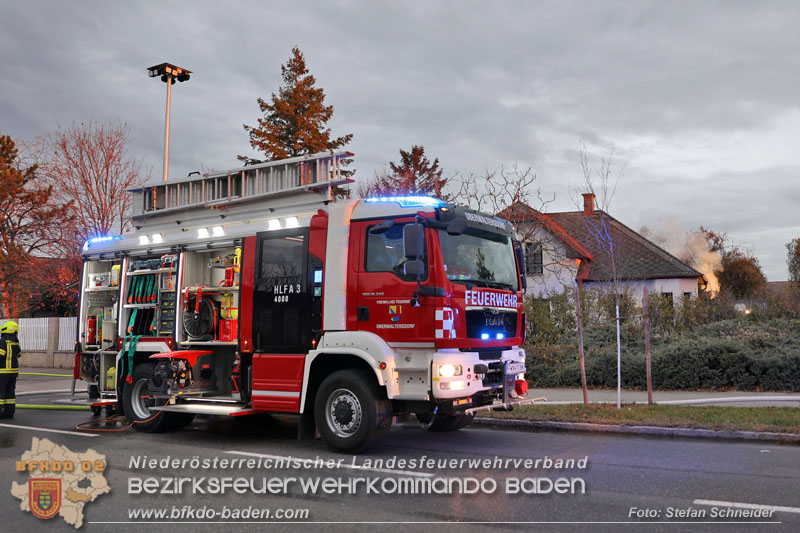 20241124_Wohnhausbrand in Oberwaltersdorf - Schwieriger Zugang   Foto: Stefan Schneider BFKDO BADEN