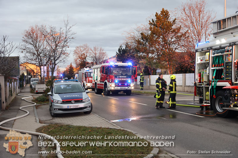 20241124_Wohnhausbrand in Oberwaltersdorf - Schwieriger Zugang   Foto: Stefan Schneider BFKDO BADEN