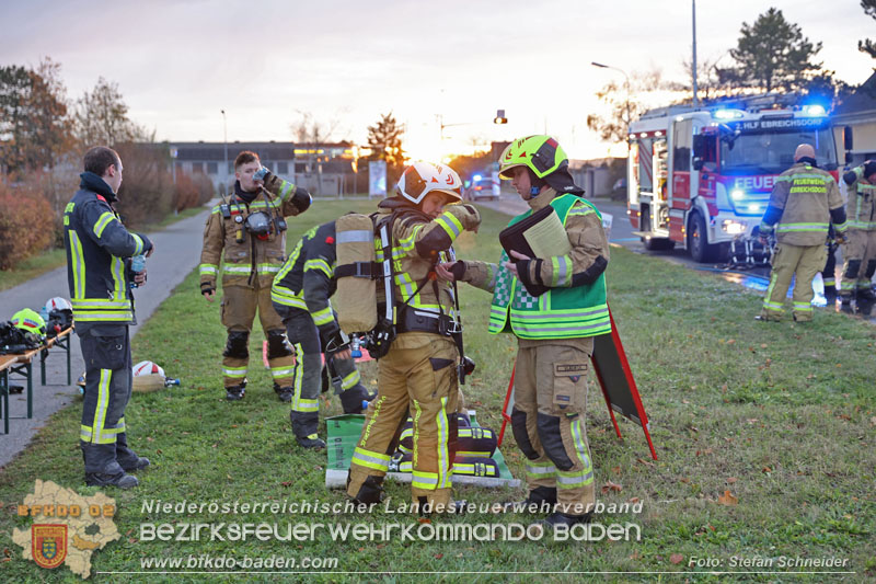 20241124_Wohnhausbrand in Oberwaltersdorf - Schwieriger Zugang   Foto: Stefan Schneider BFKDO BADEN