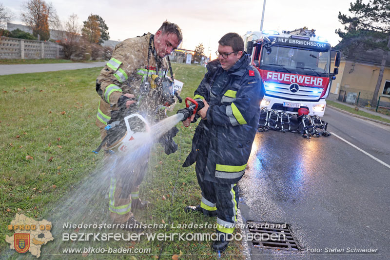 20241124_Wohnhausbrand in Oberwaltersdorf - Schwieriger Zugang   Foto: Stefan Schneider BFKDO BADEN