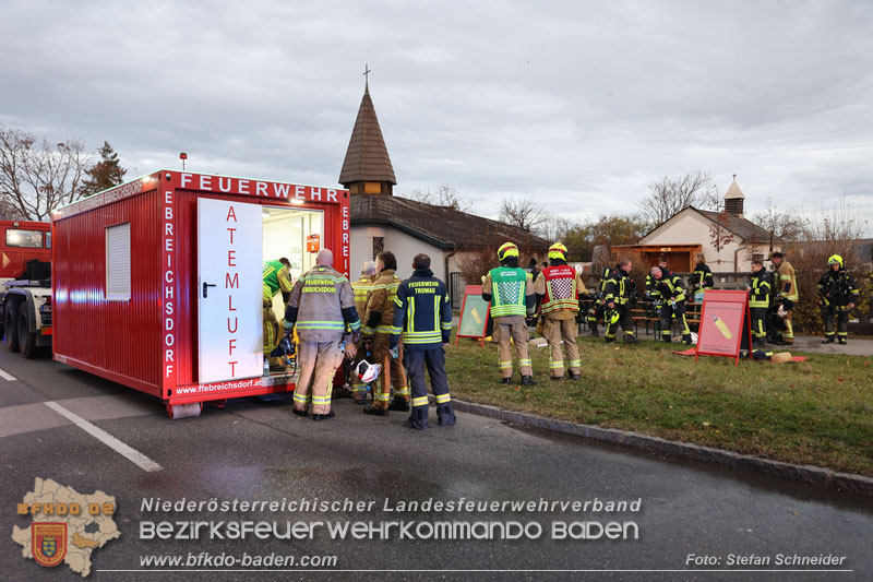 20241124_Wohnhausbrand in Oberwaltersdorf - Schwieriger Zugang   Foto: Stefan Schneider BFKDO BADEN