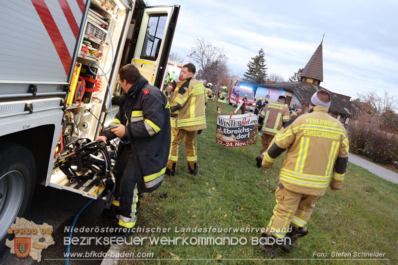 20241124_Wohnhausbrand in Oberwaltersdorf - Schwieriger Zugang   Foto: Stefan Schneider BFKDO BADEN