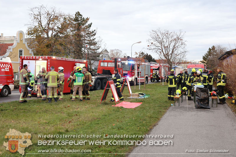 20241124_Wohnhausbrand in Oberwaltersdorf - Schwieriger Zugang   Foto: Stefan Schneider BFKDO BADEN