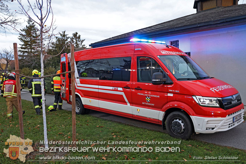 20241124_Wohnhausbrand in Oberwaltersdorf - Schwieriger Zugang   Foto: Stefan Schneider BFKDO BADEN