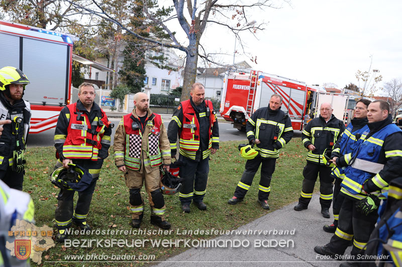 20241124_Wohnhausbrand in Oberwaltersdorf - Schwieriger Zugang   Foto: Stefan Schneider BFKDO BADEN