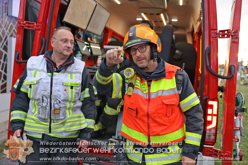 20241124_Wohnhausbrand in Oberwaltersdorf - Schwieriger Zugang   Foto: Stefan Schneider BFKDO BADEN