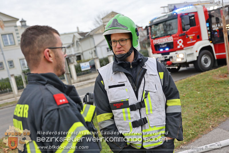 20241124_Wohnhausbrand in Oberwaltersdorf - Schwieriger Zugang   Foto: Stefan Schneider BFKDO BADEN