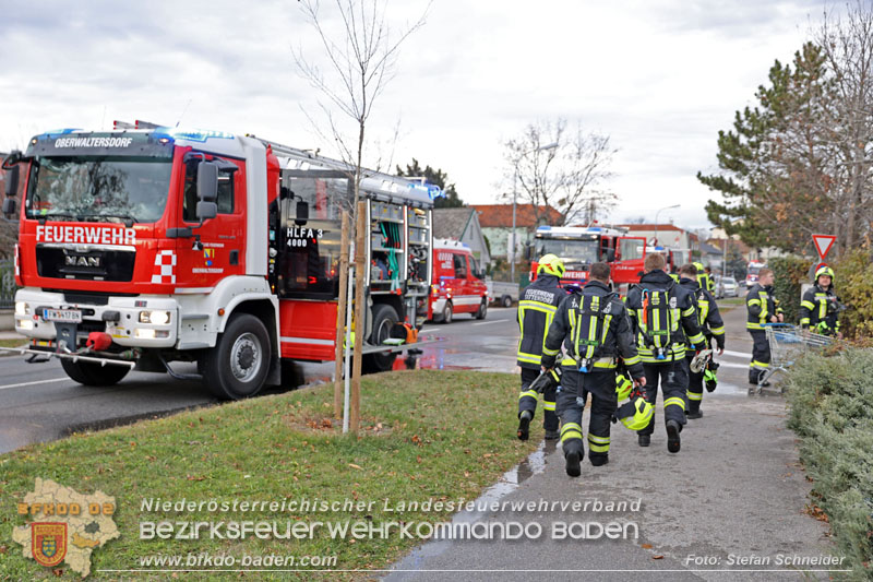 20241124_Wohnhausbrand in Oberwaltersdorf - Schwieriger Zugang   Foto: Stefan Schneider BFKDO BADEN