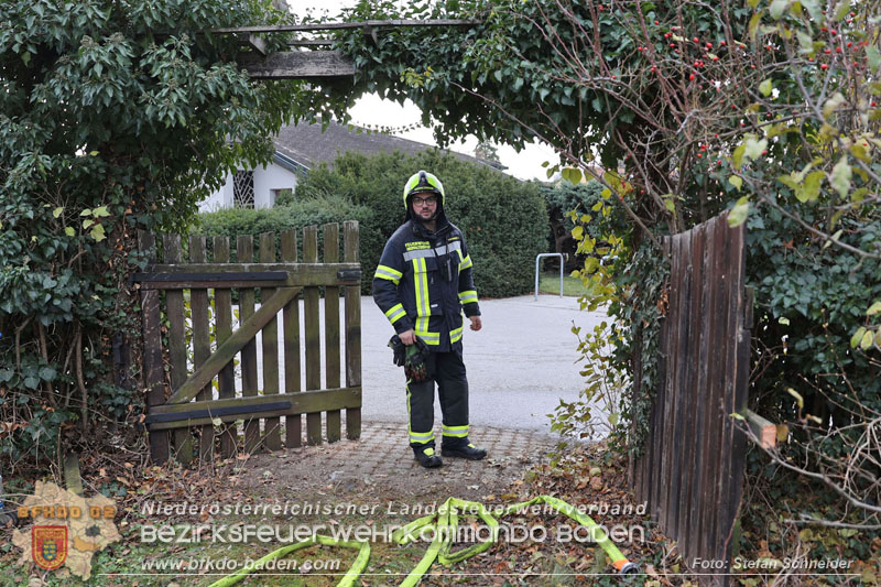 20241124_Wohnhausbrand in Oberwaltersdorf - Schwieriger Zugang   Foto: Stefan Schneider BFKDO BADEN