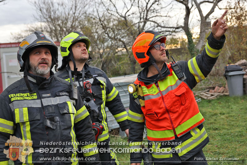 20241124_Wohnhausbrand in Oberwaltersdorf - Schwieriger Zugang   Foto: Stefan Schneider BFKDO BADEN