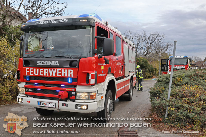 20241124_Wohnhausbrand in Oberwaltersdorf - Schwieriger Zugang   Foto: Stefan Schneider BFKDO BADEN