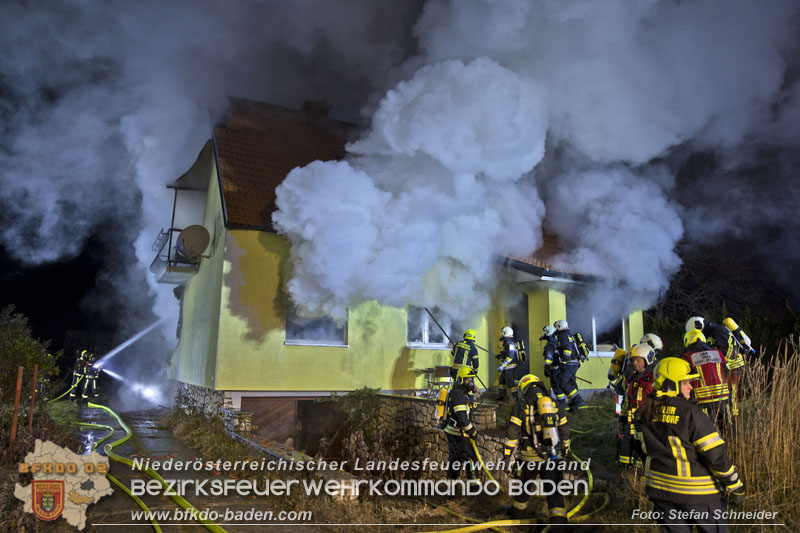 20241201_Mann stirbt bei verehrenden Wohnhausbrand in Landegg Gemeinde Pottendorf N  Foto: Stefan Schneider BFKDO BADEN