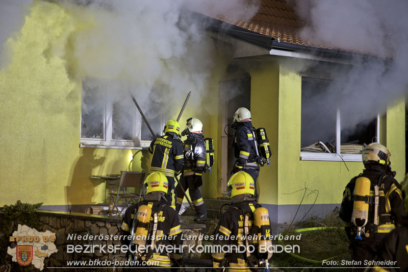 20241201_Mann stirbt bei verehrenden Wohnhausbrand in Landegg Gemeinde Pottendorf N  Foto: Stefan Schneider BFKDO BADEN