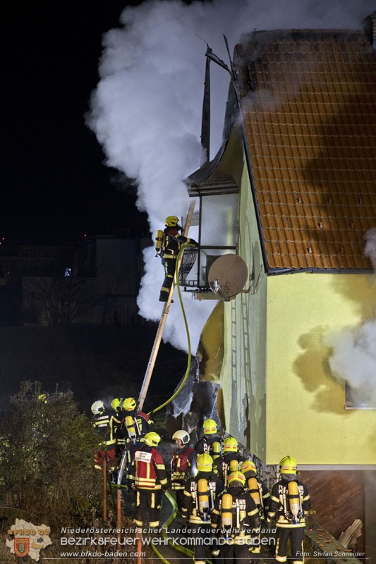 20241201_Mann stirbt bei verehrenden Wohnhausbrand in Landegg Gemeinde Pottendorf N  Foto: Stefan Schneider BFKDO BADEN