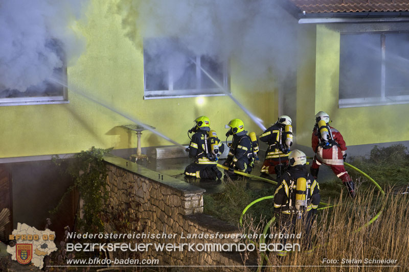 20241201_Mann stirbt bei verehrenden Wohnhausbrand in Landegg Gemeinde Pottendorf N  Foto: Stefan Schneider BFKDO BADEN