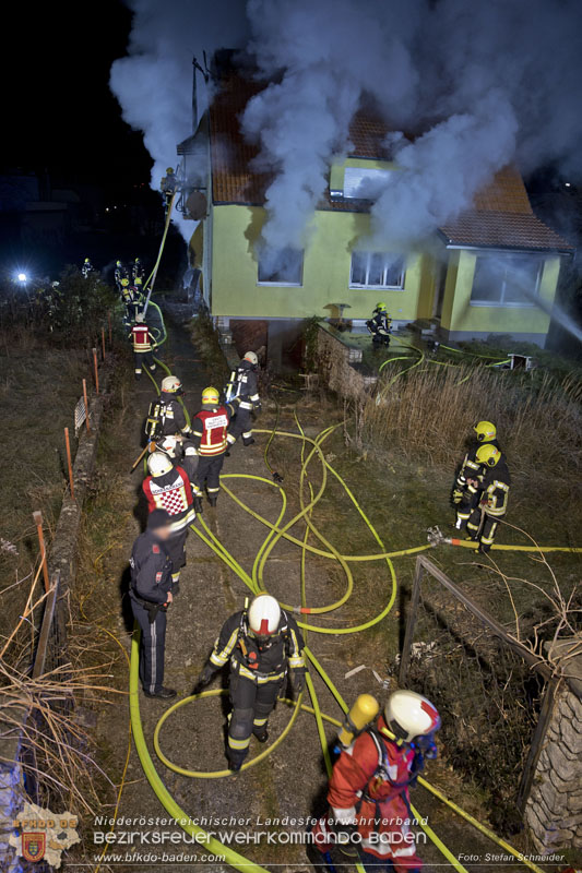 20241201_Mann stirbt bei verehrenden Wohnhausbrand in Landegg Gemeinde Pottendorf N  Foto: Stefan Schneider BFKDO BADEN