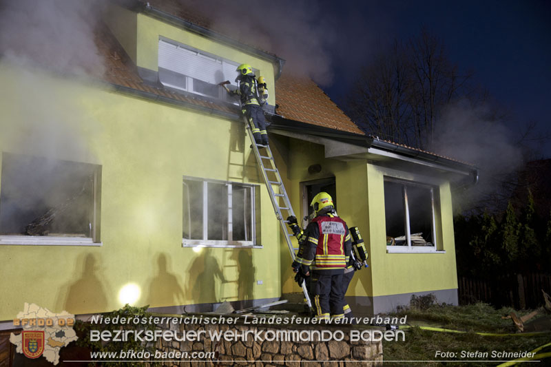 20241201_Mann stirbt bei verehrenden Wohnhausbrand in Landegg Gemeinde Pottendorf N Foto: Stefan Schneider BFKDO BADEN