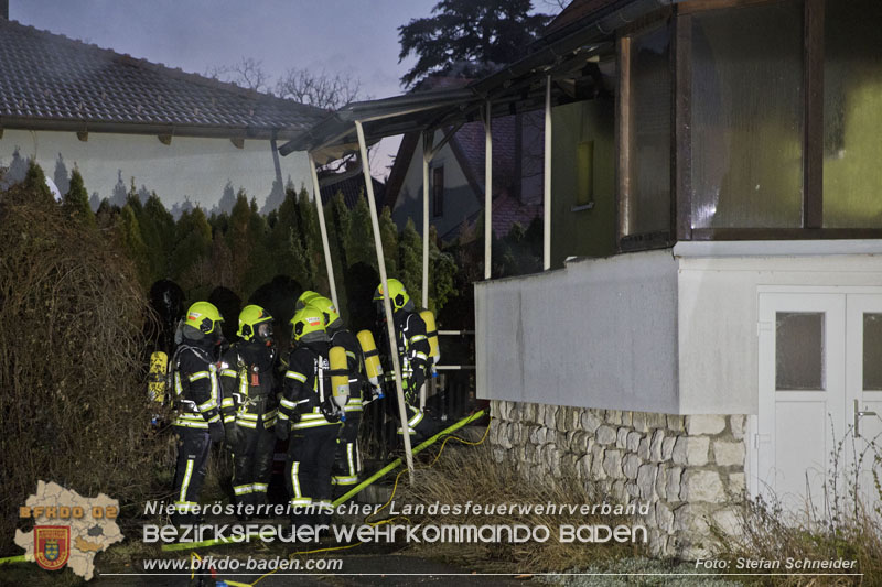 20241201_Mann stirbt bei verehrenden Wohnhausbrand in Landegg Gemeinde Pottendorf N Foto: Stefan Schneider BFKDO BADEN