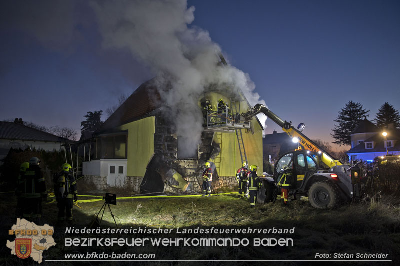 20241201_Mann stirbt bei verehrenden Wohnhausbrand in Landegg Gemeinde Pottendorf N Foto: Stefan Schneider BFKDO BADEN