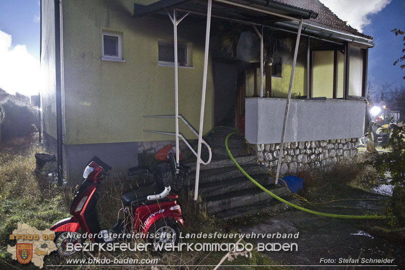 20241201_Mann stirbt bei verehrenden Wohnhausbrand in Landegg Gemeinde Pottendorf N Foto: Stefan Schneider BFKDO BADEN