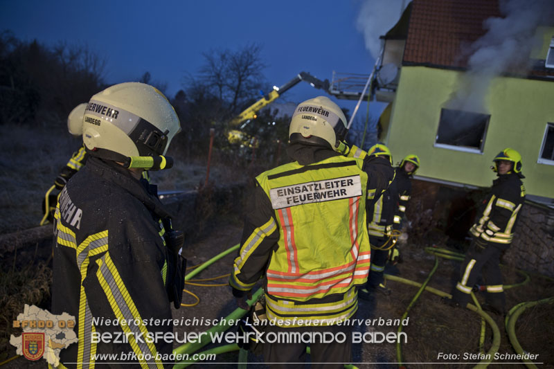 20241201_Mann stirbt bei verehrenden Wohnhausbrand in Landegg Gemeinde Pottendorf N Foto: Stefan Schneider BFKDO BADEN