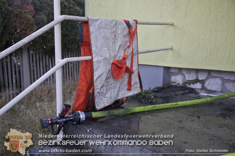 20241201_Mann stirbt bei verehrenden Wohnhausbrand in Landegg Gemeinde Pottendorf N Foto: Stefan Schneider BFKDO BADEN