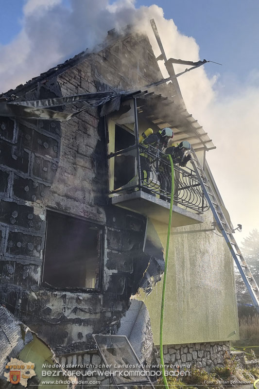 20241201_Mann stirbt bei verehrenden Wohnhausbrand in Landegg Gemeinde Pottendorf N Foto: Stefan Schneider BFKDO BADEN