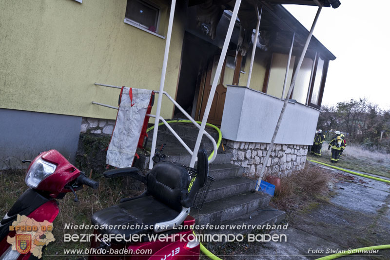 20241201_Mann stirbt bei verehrenden Wohnhausbrand in Landegg Gemeinde Pottendorf N Foto: Stefan Schneider BFKDO BADEN